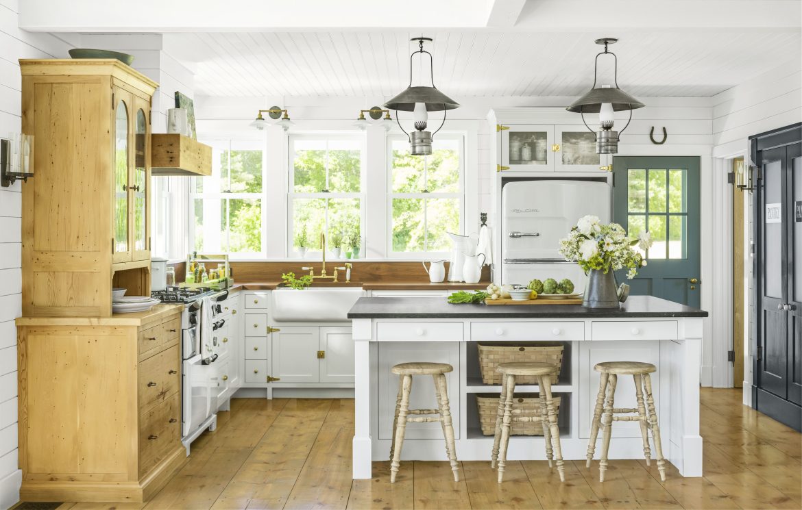 18 Farmhouse White Kitchen Cabinets You’ll Fall In Love With 18 Farmhouse White Kitchen Cabinets You'll Fall In Love With