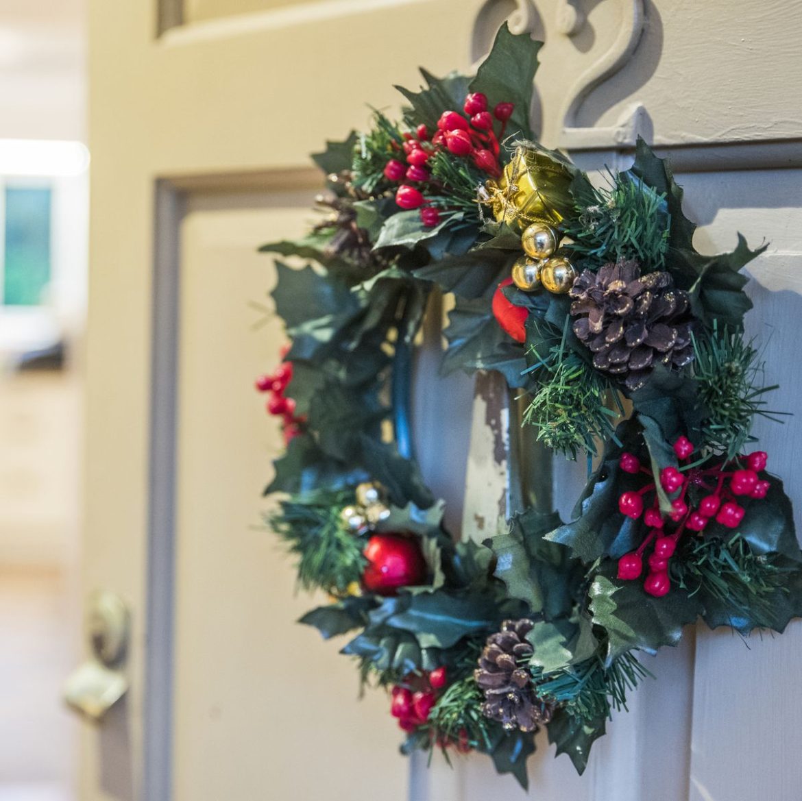 How to Hang a Wreath on Brick Wall Complete Guide DormyHome